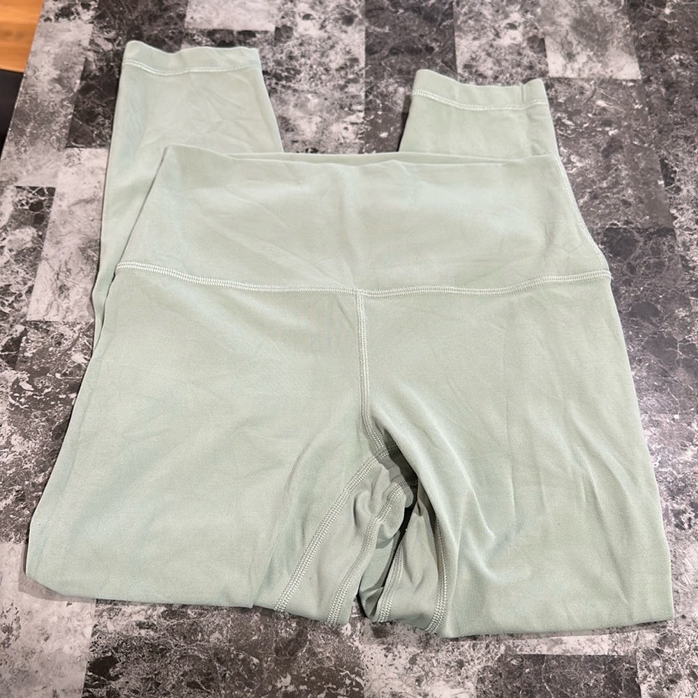 Lululemon align high rise crop 23inch size 6